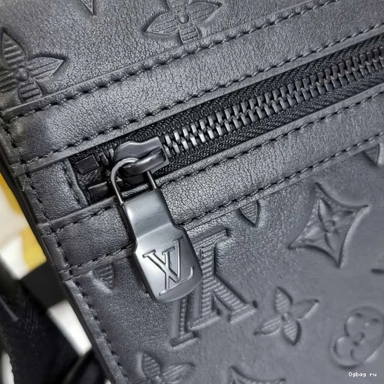 MESSENGER LOUIS VUITTON SPRING 0822